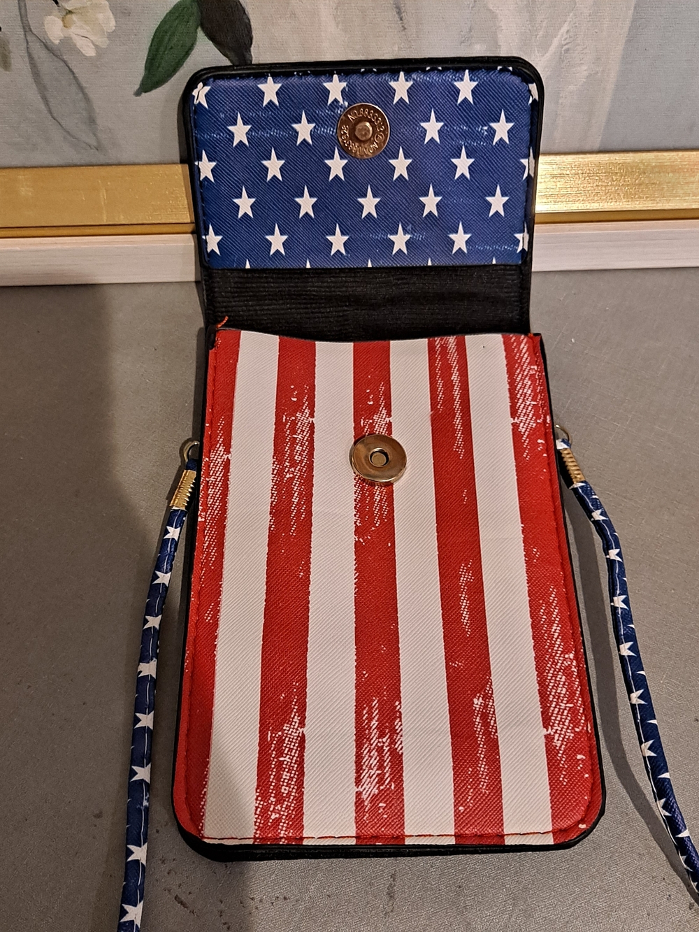 American Flag Stars & Stripes Crossbody Phone Pouch - Blue/Red/White - Picture 6 of 6
